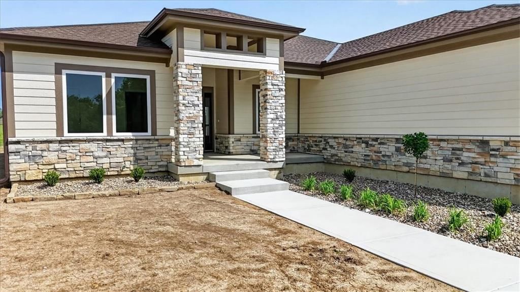 422 NE Lakota Drive — photo 4