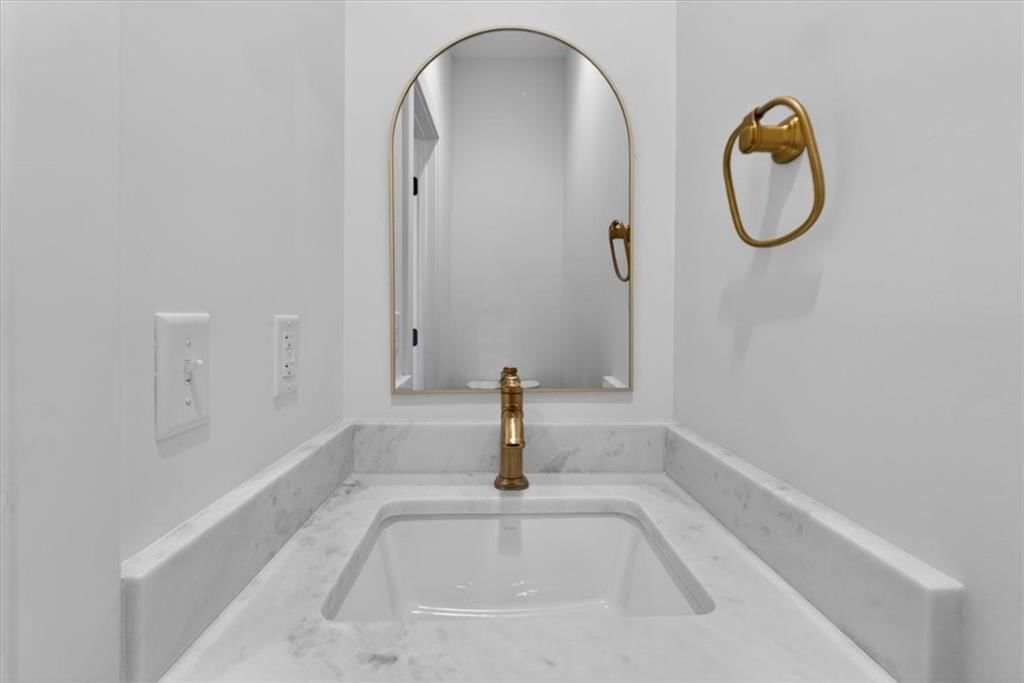 422 NE Lakota Drive — photo 27