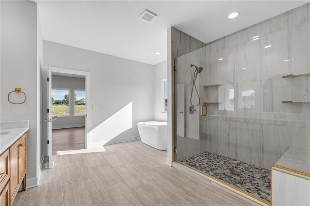 422 NE Lakota Drive — photo 32