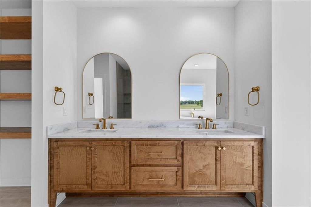 422 NE Lakota Drive — photo 35