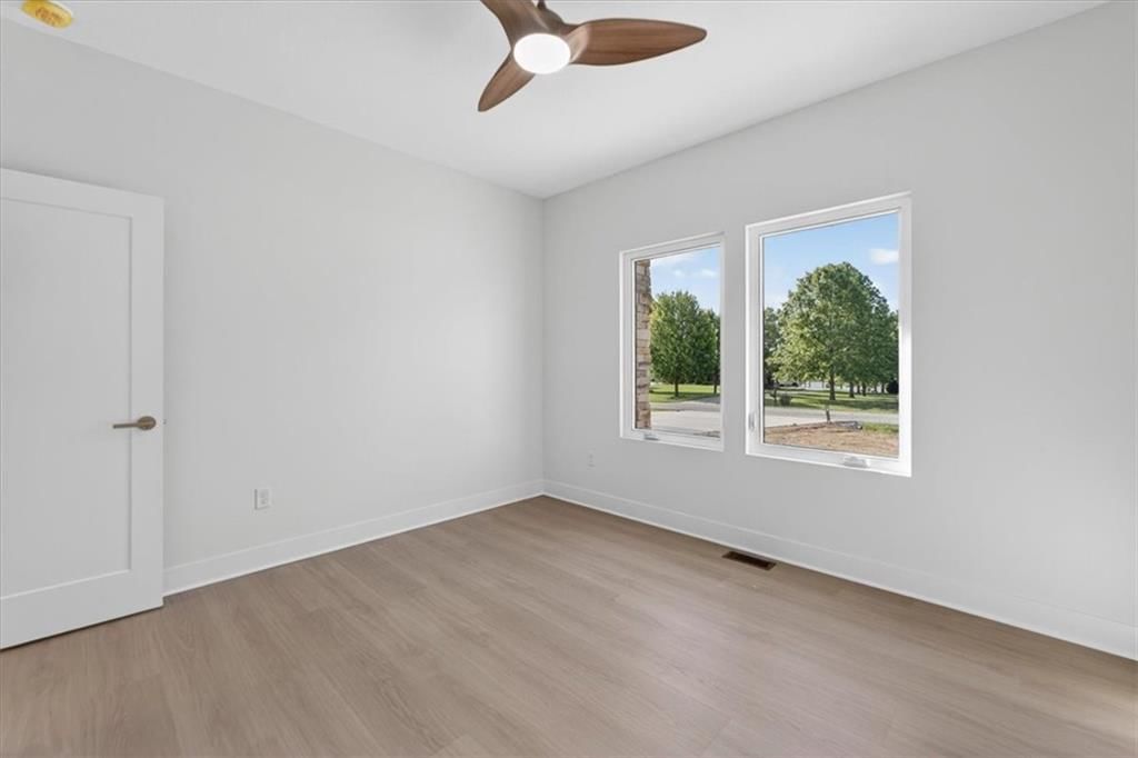 422 NE Lakota Drive — photo 46