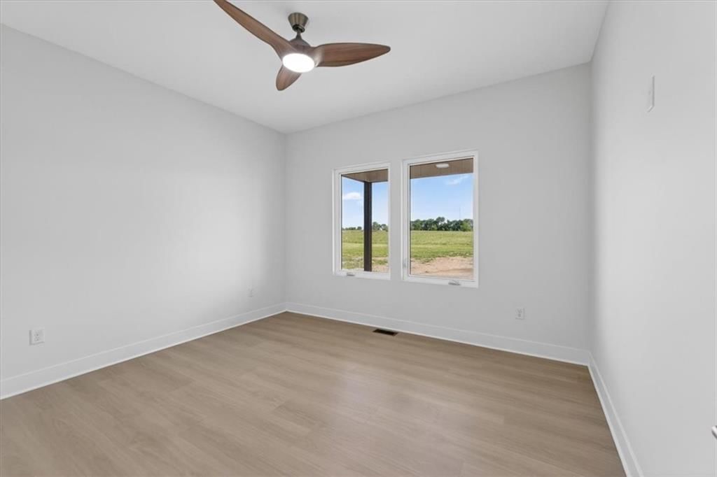 422 NE Lakota Drive — photo 48