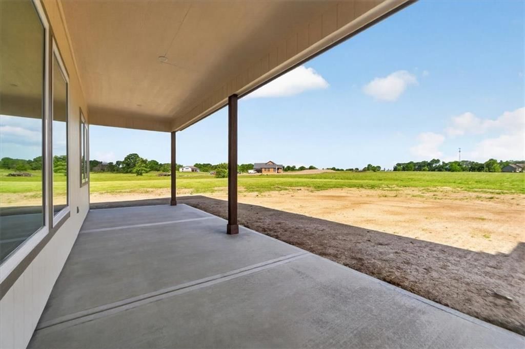 422 NE Lakota Drive — photo 57