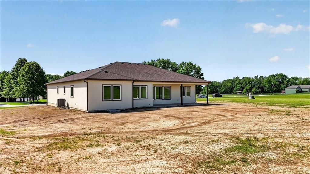 422 NE Lakota Drive — photo 61