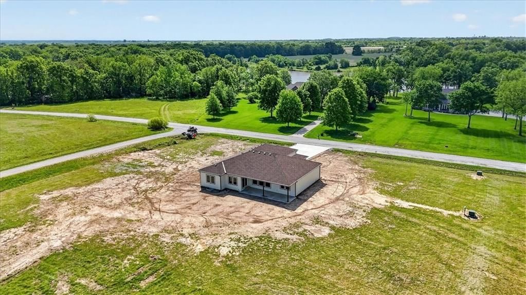 422 NE Lakota Drive — photo 63