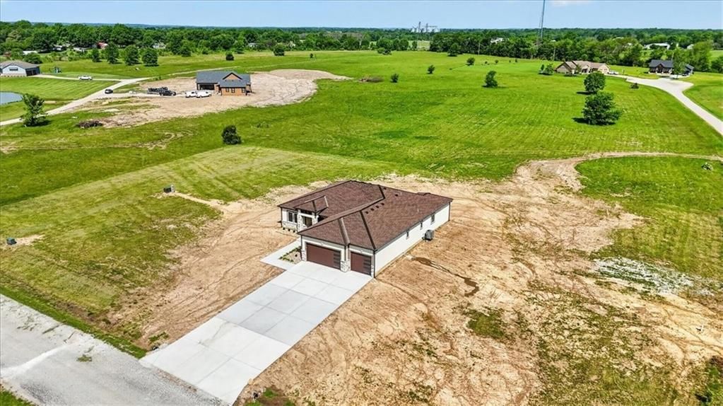 422 NE Lakota Drive — photo 66