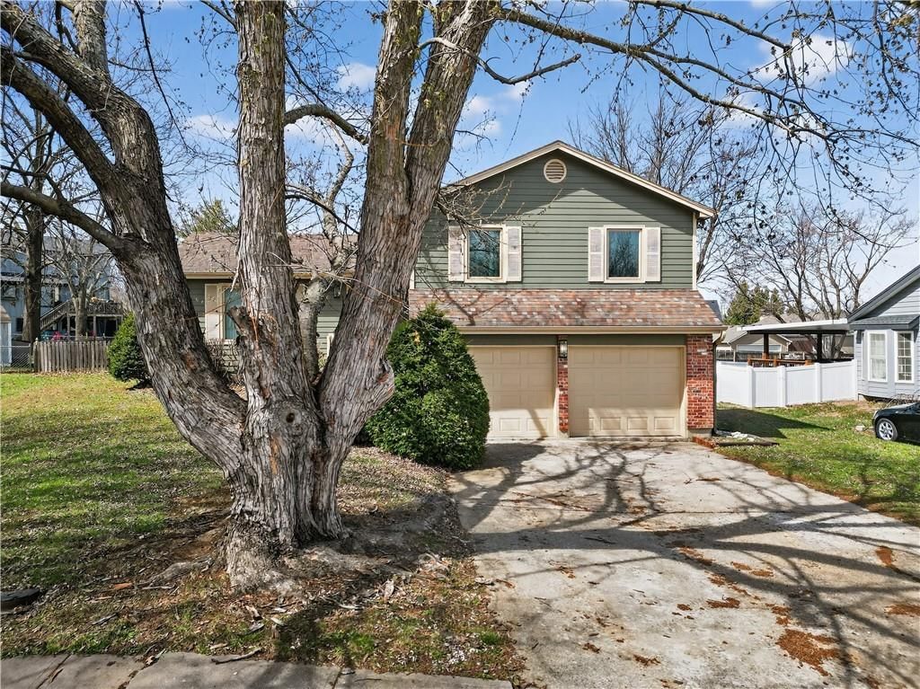 15200 W Ellsworth Court, Olathe, KS
