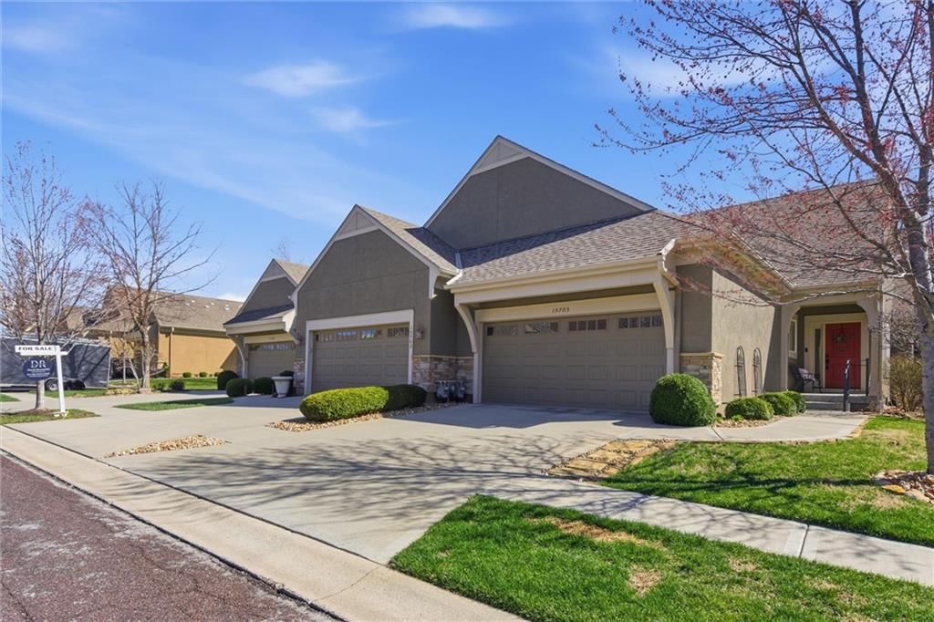 15703 Lowell Lane — photo 3