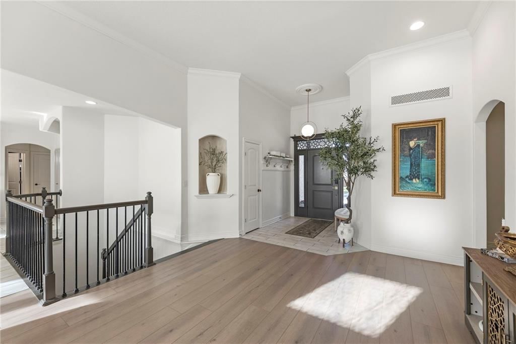 8901 N St Clair Avenue — photo 2