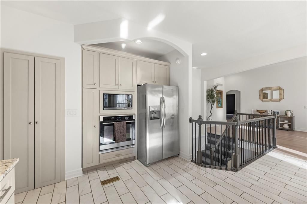 8901 N St Clair Avenue — photo 13