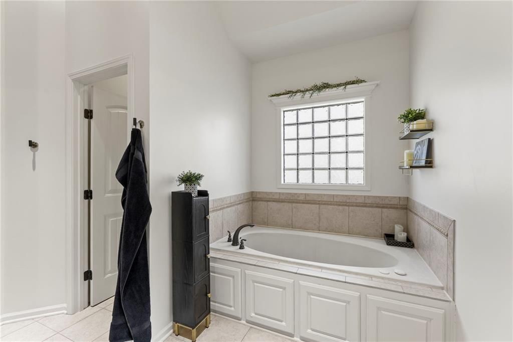8901 N St Clair Avenue — photo 17