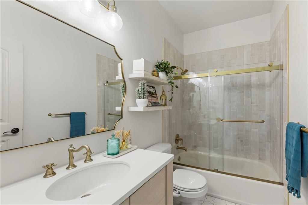 8901 N St Clair Avenue — photo 24