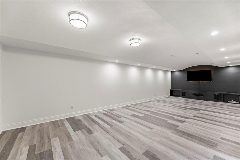 8901 N St Clair Avenue — photo 29