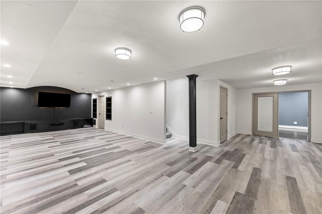 8901 N St Clair Avenue — photo 31