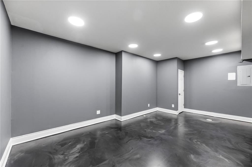 8901 N St Clair Avenue — photo 36