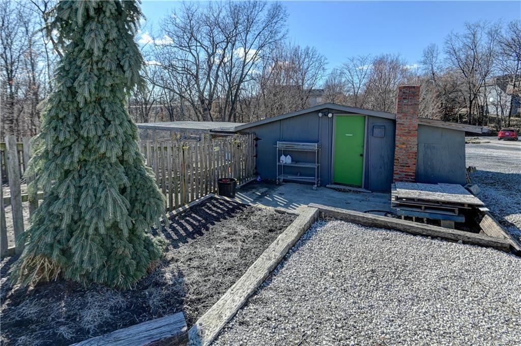 6121 NW Klamm Road — photo 31