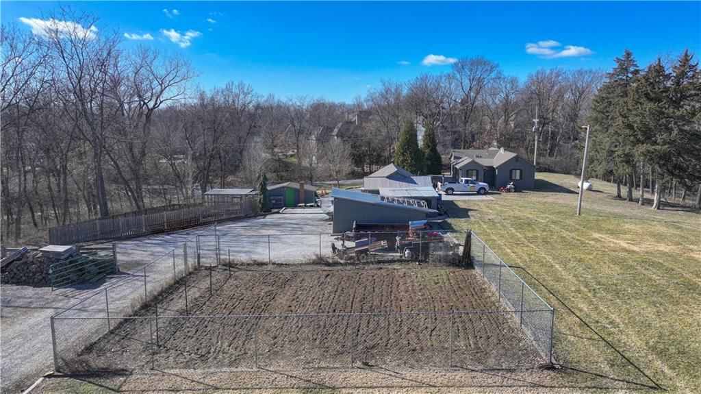 6121 NW Klamm Road — photo 36