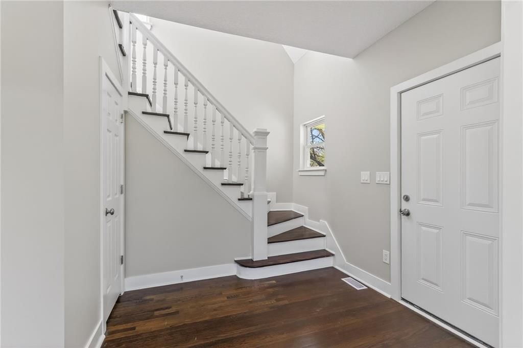 1056 Cleveland Avenue — photo 3