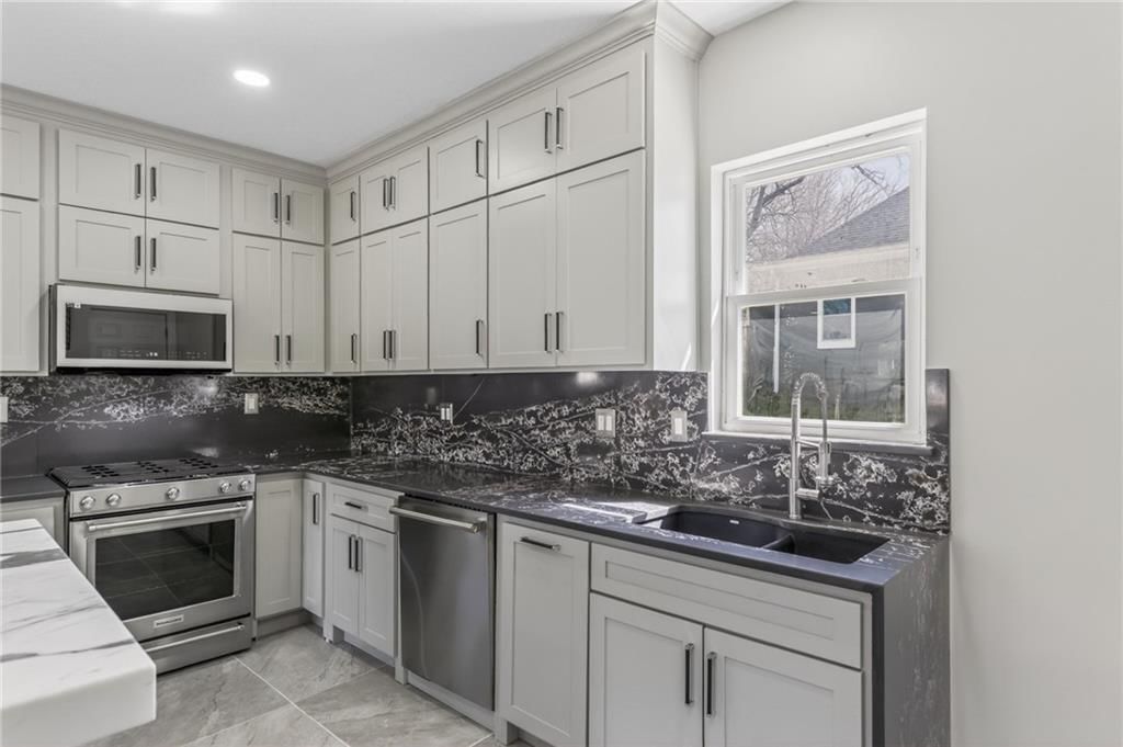 1056 Cleveland Avenue — photo 11
