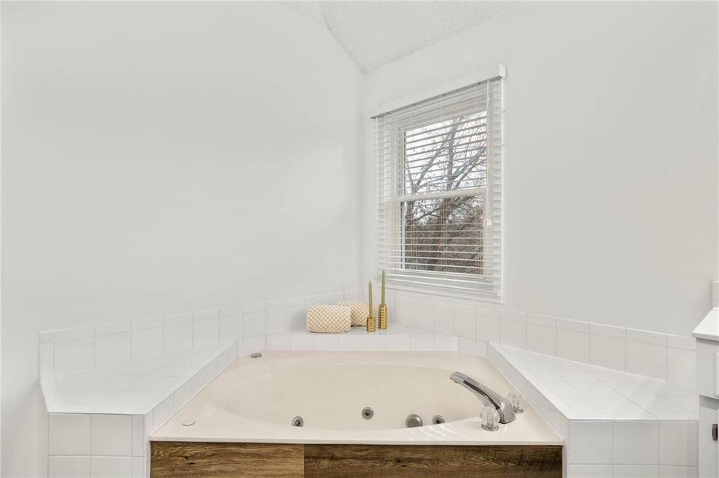 2512 NE 78th Street — photo 33