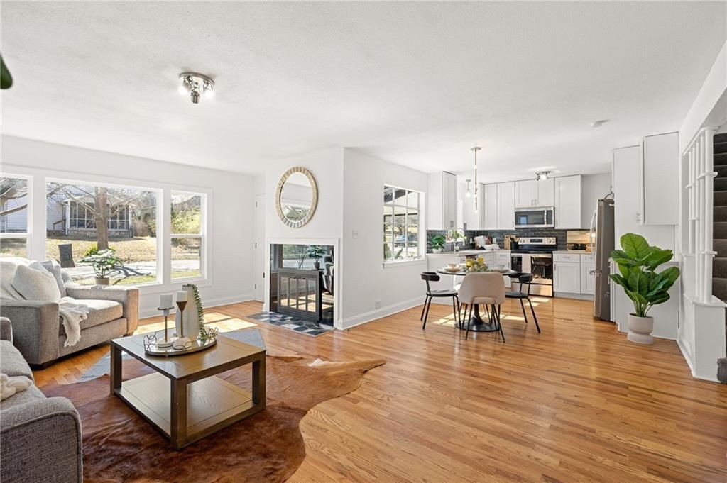 710 E 63 Terrace — photo 8