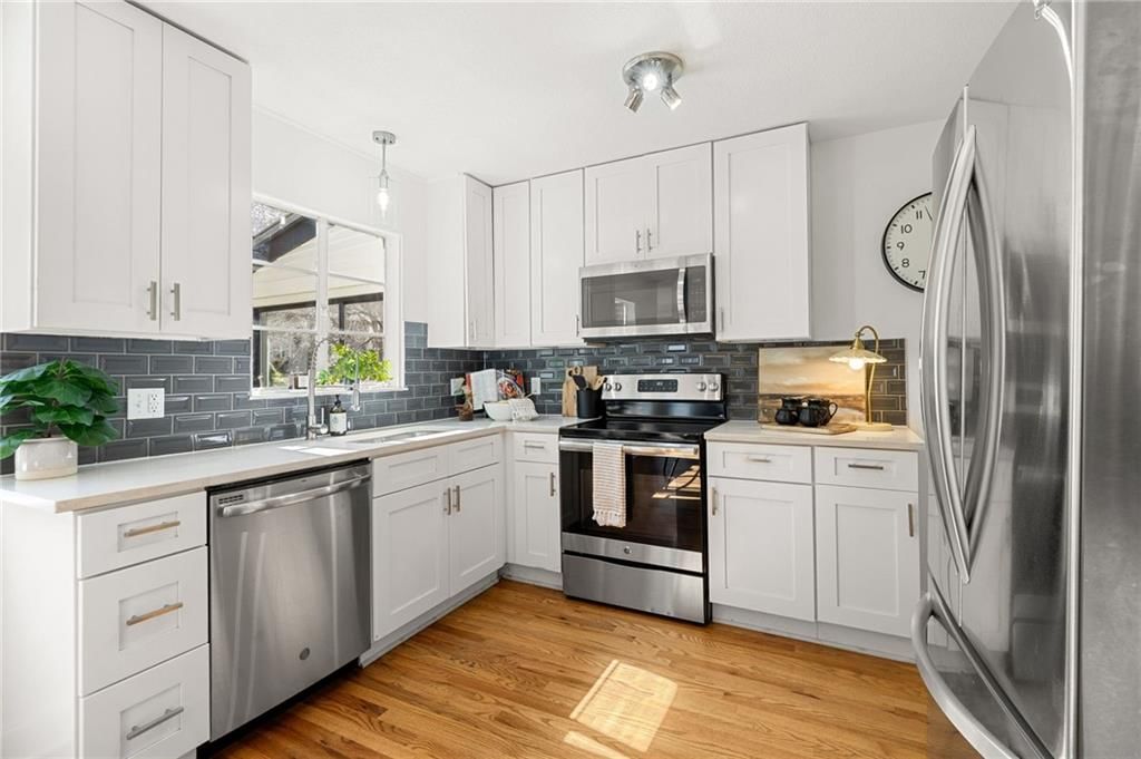 710 E 63 Terrace — photo 11
