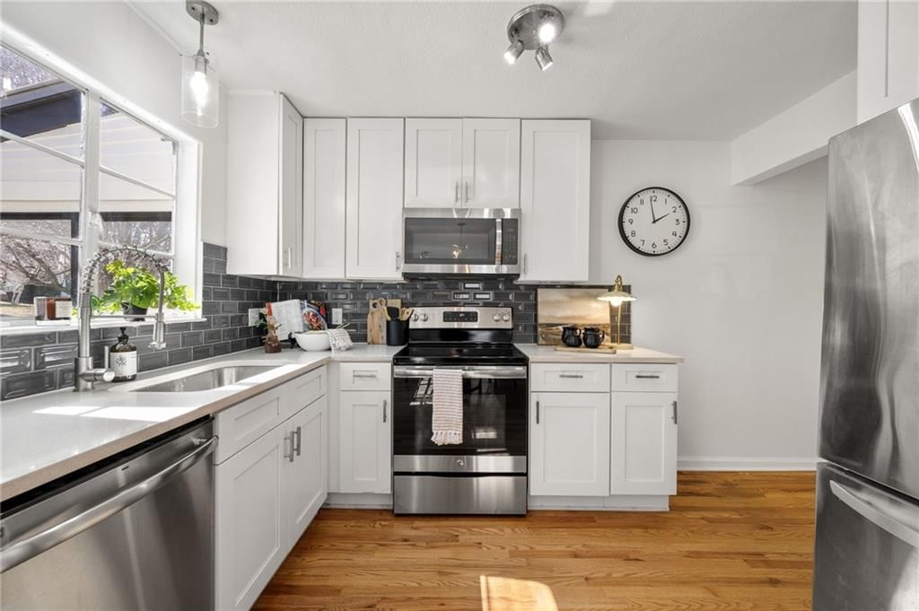 710 E 63 Terrace — photo 12