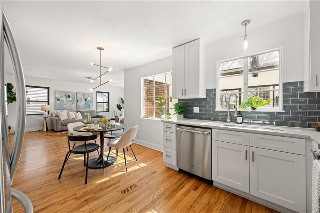 710 E 63 Terrace — photo 15