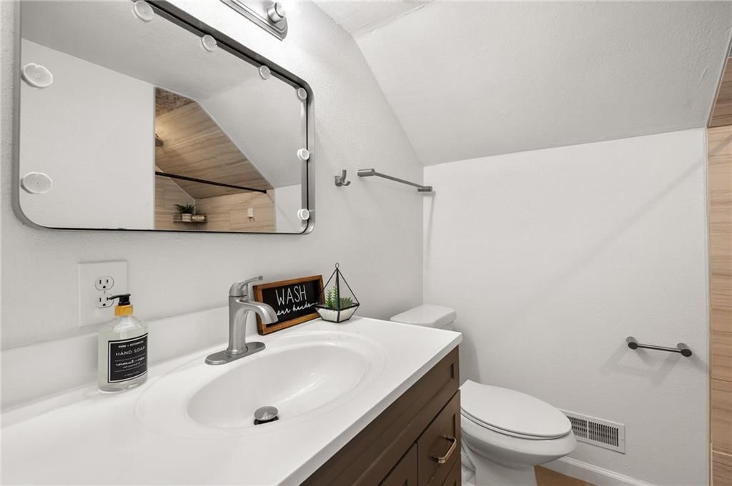 710 E 63 Terrace — photo 25