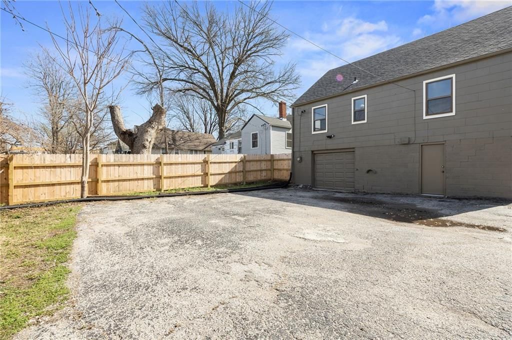 710 E 63 Terrace — photo 34