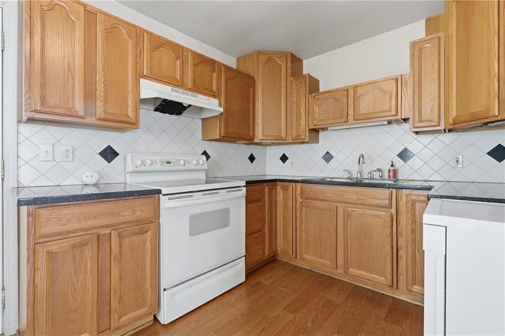 899 Williams Street — photo 11