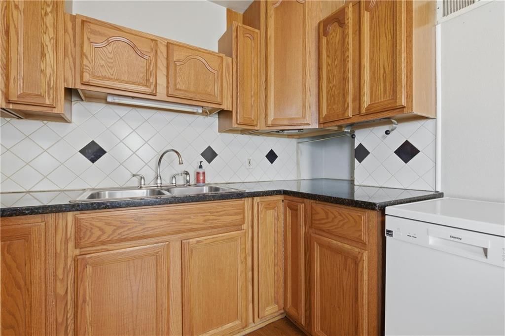 899 Williams Street — photo 12