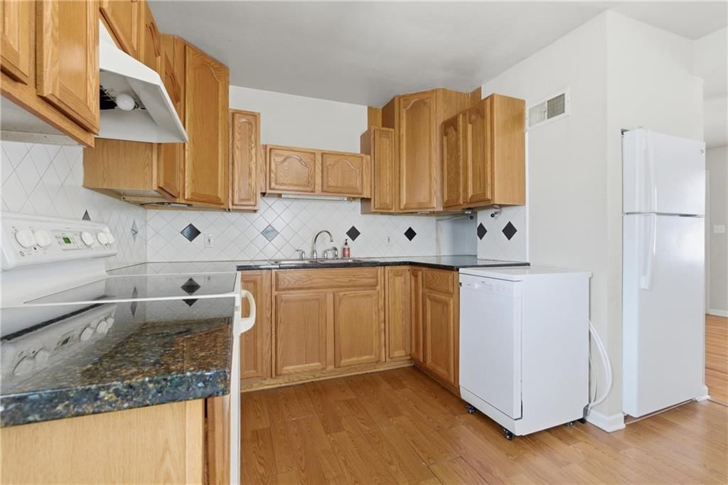 899 Williams Street — photo 14