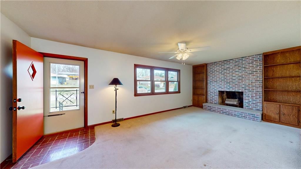 24 S Carriage Drive — photo 4