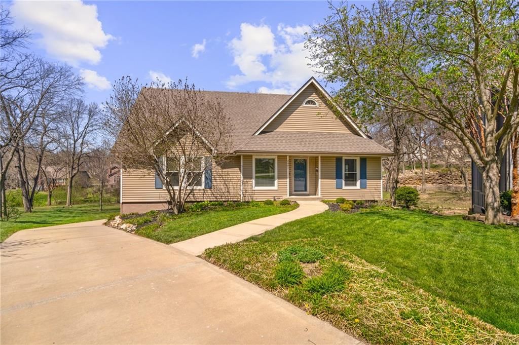 2401 SW Stonecreek Court — photo 3