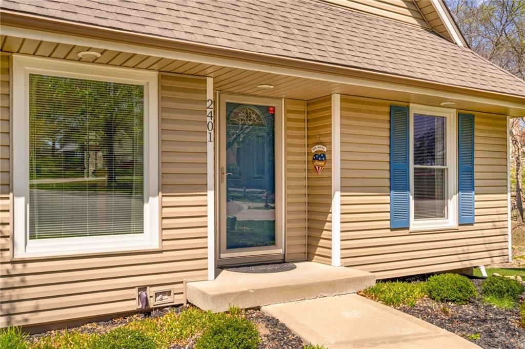 2401 SW Stonecreek Court — photo 4