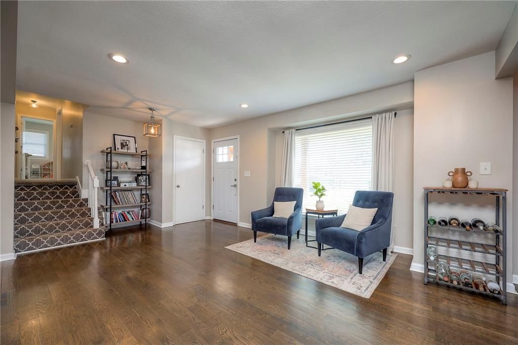 800 W 122nd Street — photo 3