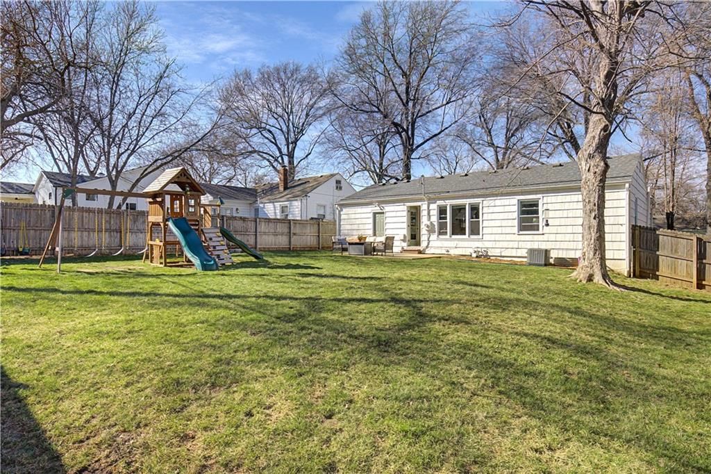 2711 W 73rd Terrace — photo 31