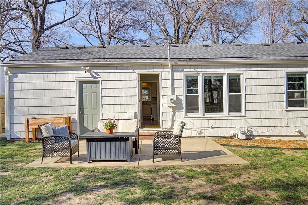 2711 W 73rd Terrace — photo 32