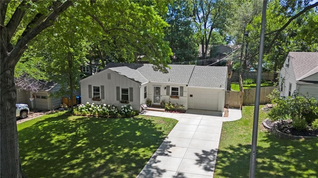 2711 W 73rd Terrace — photo 35