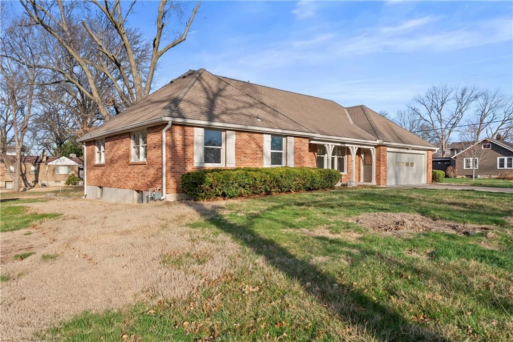 5702 Halsey Street — photo 2