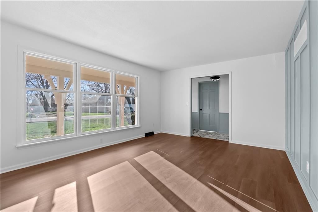 5702 Halsey Street — photo 7