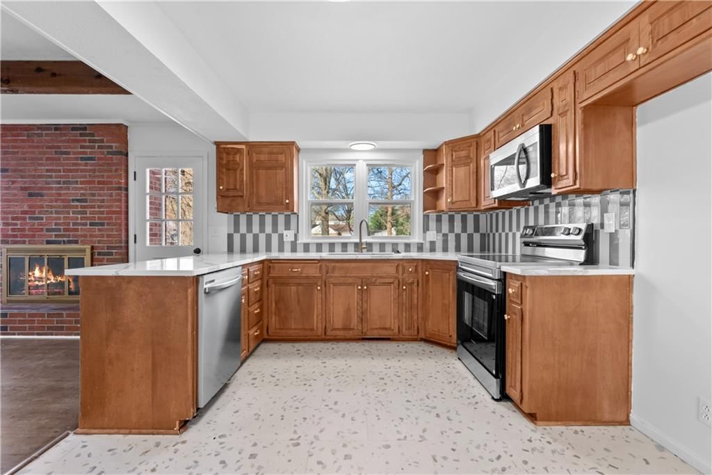 5702 Halsey Street — photo 11