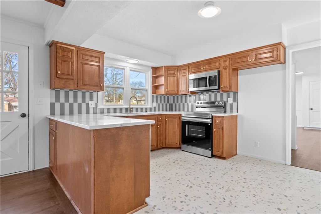 5702 Halsey Street — photo 12