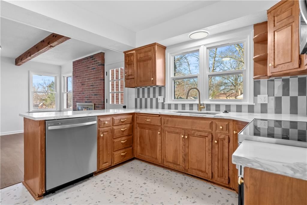 5702 Halsey Street — photo 13