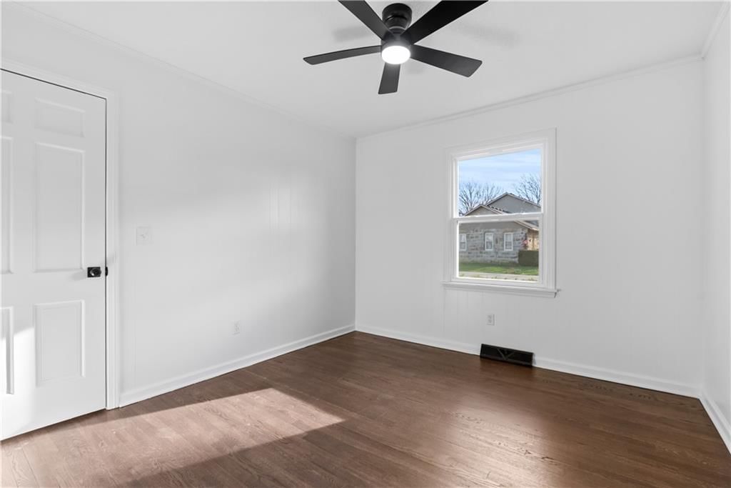 5702 Halsey Street — photo 28
