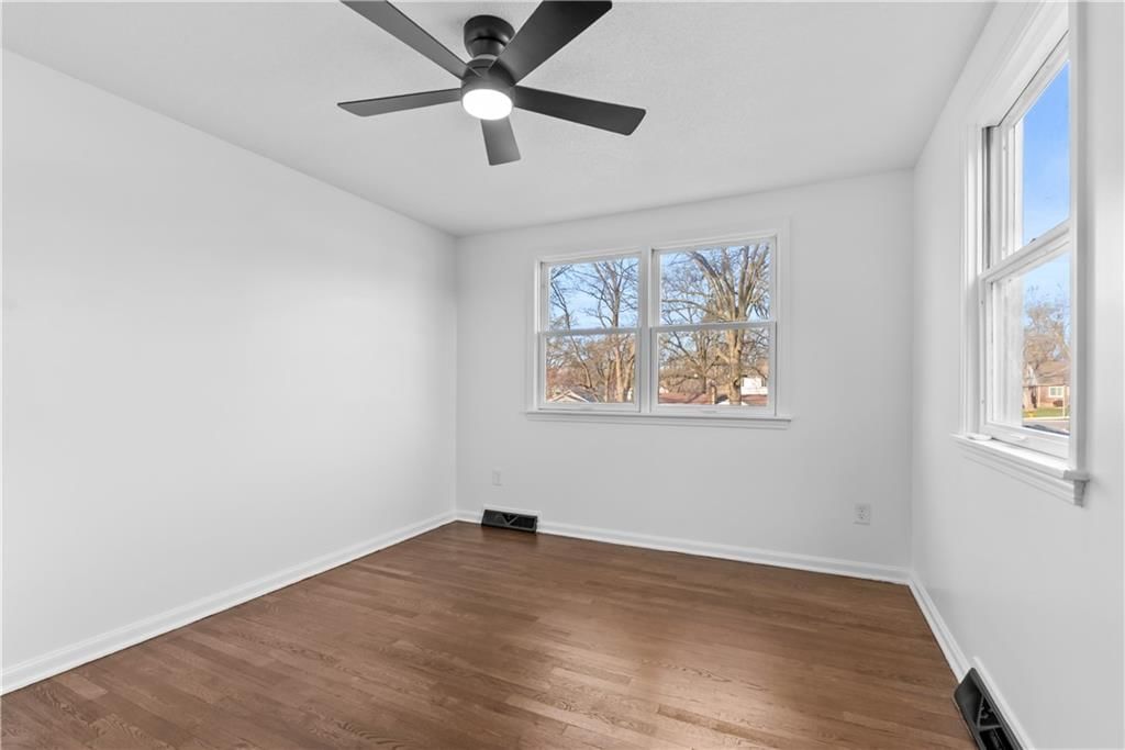 5702 Halsey Street — photo 30