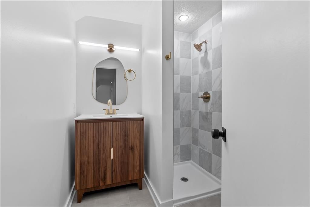 5702 Halsey Street — photo 32