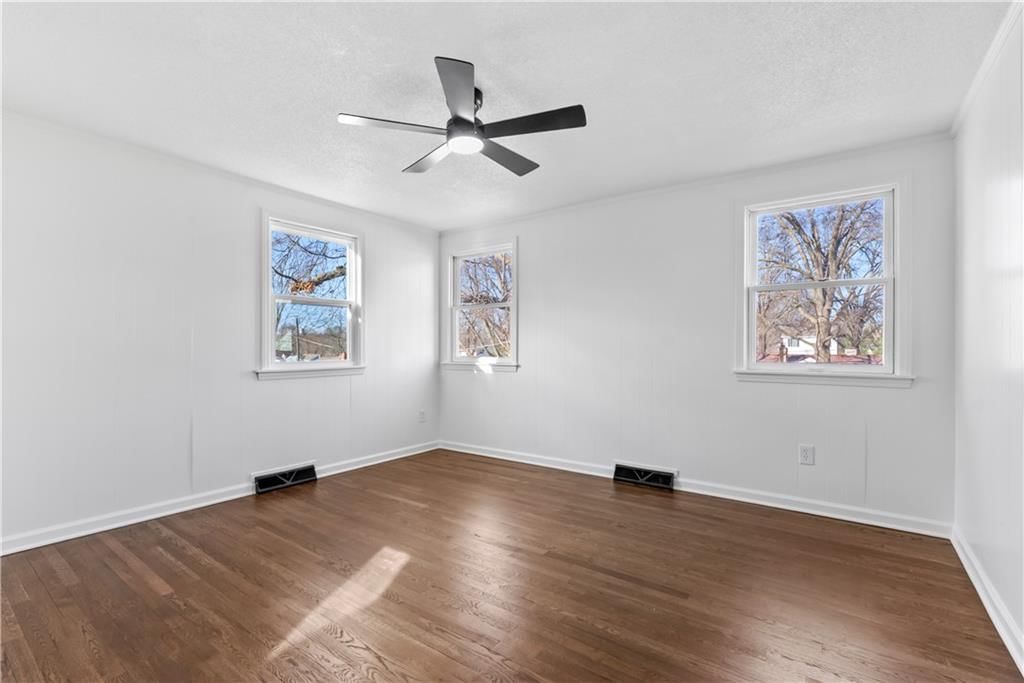 5702 Halsey Street — photo 33