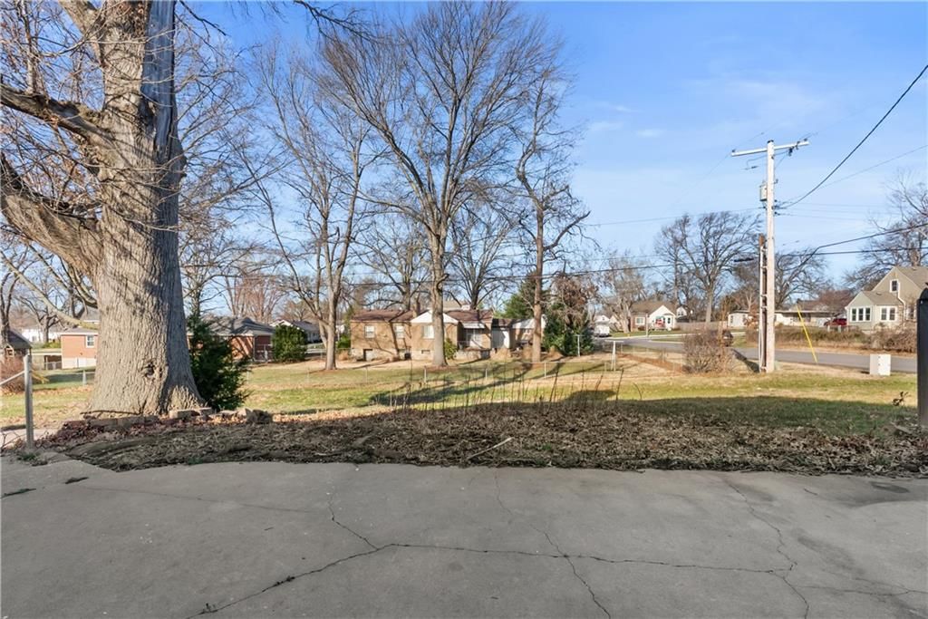 5702 Halsey Street — photo 41